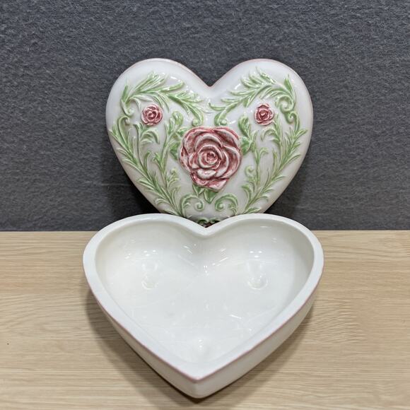 Vintage Hand painted Ceramic Jewelry Box Holder, Valentines Day Gift, Beautiful - Picture 2 of 6